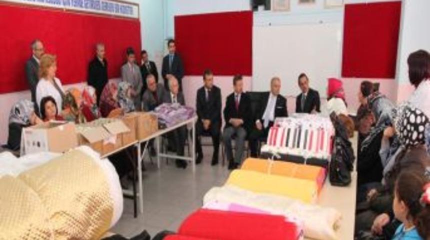 Vali Şent&uuml;rk&rsquo;ten Halk Eğitim Merkezi'ne malzeme desteği