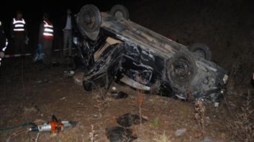 Hendek'te trafik kazası: 2 &ouml;l&uuml;