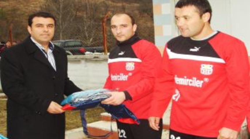 İstanbul&rsquo;dan Bartın Amat&ouml;r Spora yardım