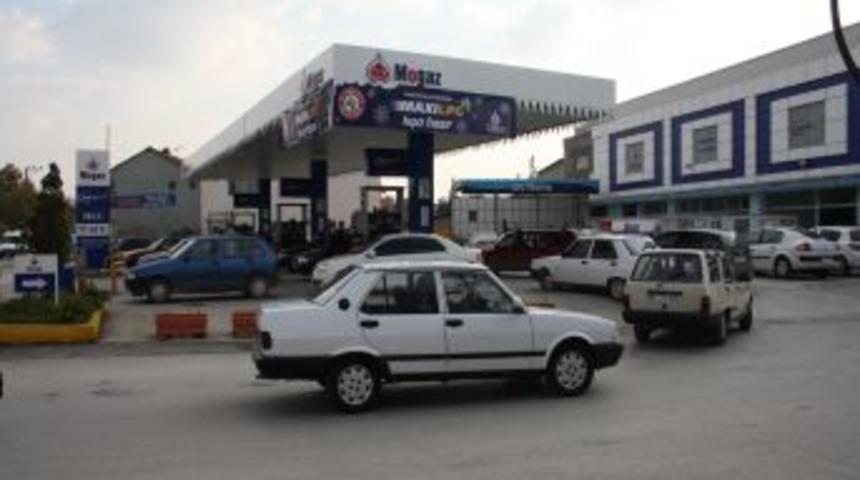 LPG'nin fiyatını 2 liranın altına d&uuml;ş&uuml;rd&uuml;, s&uuml;r&uuml;c&uuml;ler kuyruğa girdi