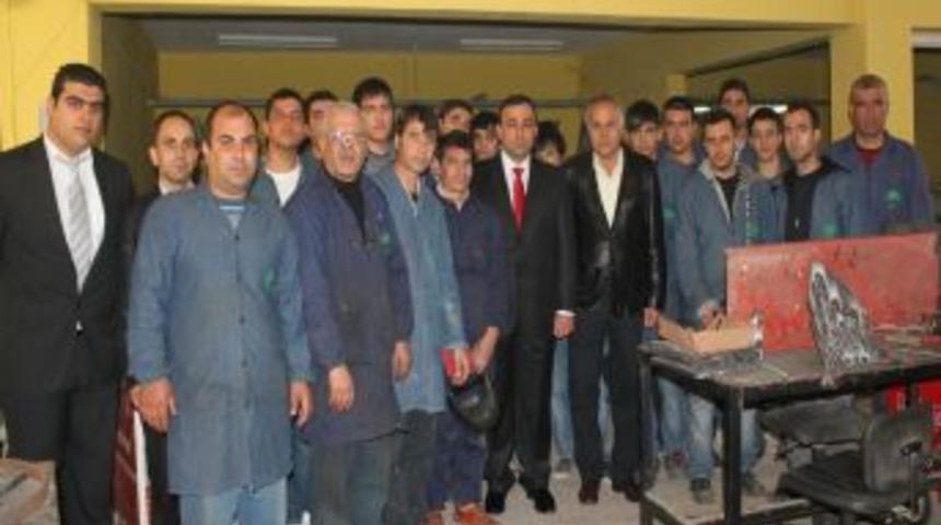 Demirkeser: İşsizlik kalifiye elemanla &ccedil;&ouml;z&uuml;l&uuml;r