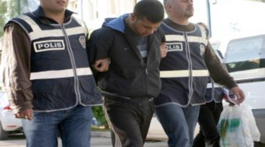 Kasayı a&ccedil;amayınca altın dolu &ccedil;ekmeceleri boşalttılar