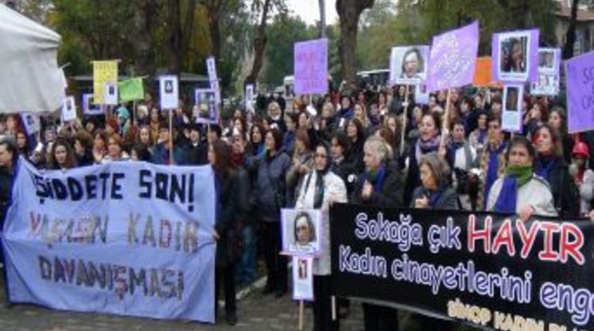 Sinop Kadın Platformu &uuml;yeleri, kadına karşı şiddeti protesto etti