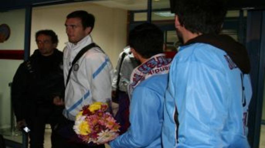 Inter Trabzon'da &ccedil;i&ccedil;eklerle karşılandı