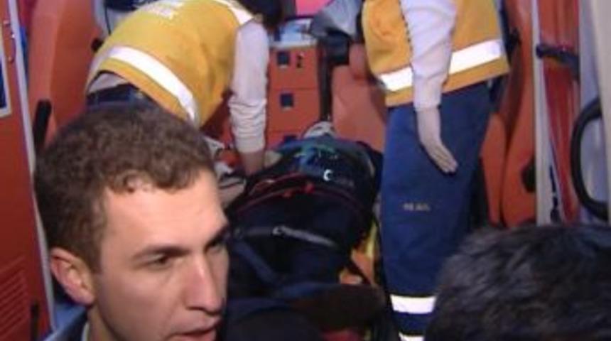 Denize d&uuml;şen alkoll&uuml; şahsı itfaiye kurtardı