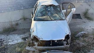 Yozgat’ta refüje çarpan otomobil devrildi, 3 kişi yaralandı