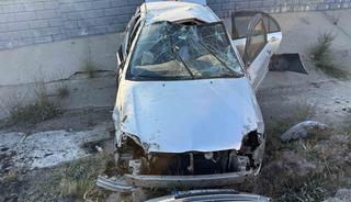 Yozgat&rsquo;ta ref&uuml;je &ccedil;arpan otomobil devrildi, 3 kişi yaralandı