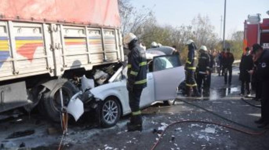 Kocaeli TEM'de kaza: 2 &ouml;l&uuml;, 2 yaralı