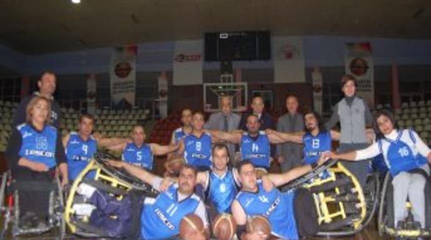 Engelli basketbolculardan sevindiren sonu&ccedil;