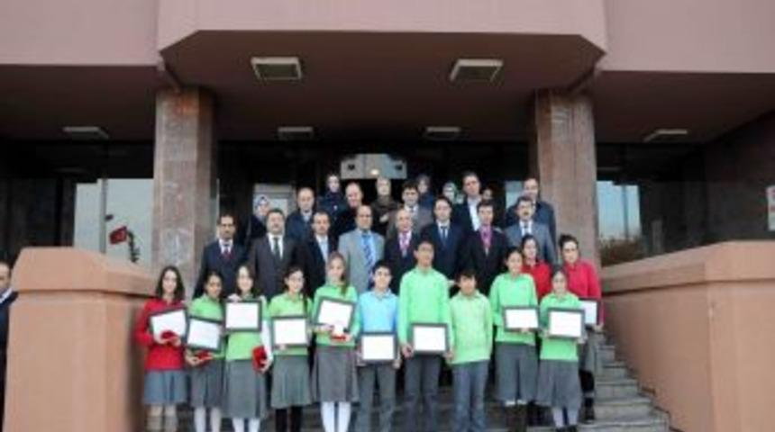 Samsun Valiliği'nin &ouml;d&uuml;l t&ouml;renine Feza Eğitim Kurumları damgasını vurdu