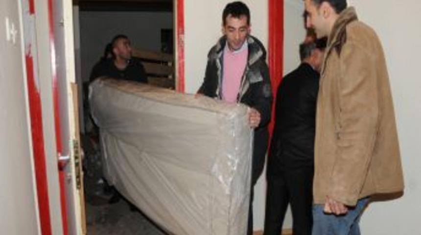 Vanlı depremzede aileye İlkadım Belediyesi sahip &ccedil;ıktı