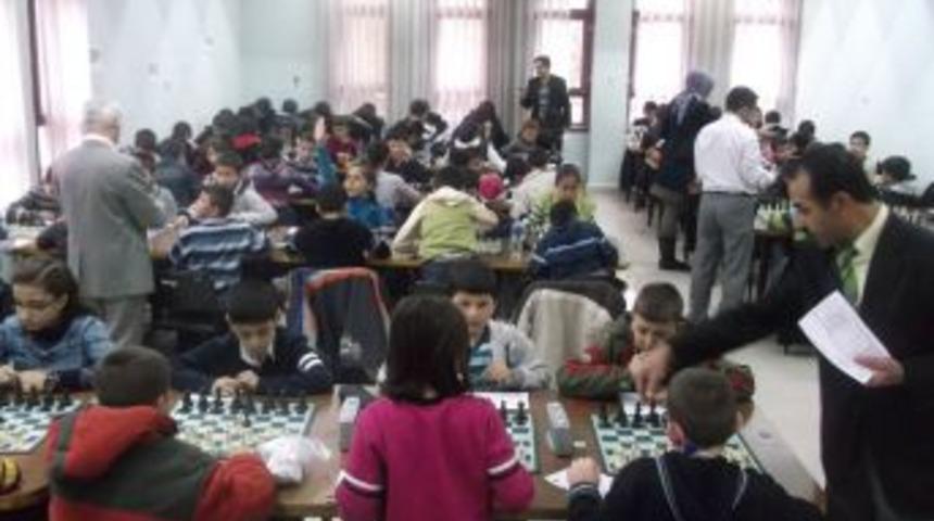 Kırıkkala'de satran&ccedil; turnuvası b&uuml;y&uuml;k ilgi g&ouml;rd&uuml;