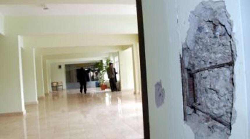 Elbistan h&uuml;k&uuml;met konağına dayanıklılık testi yapılıyor