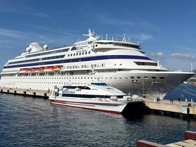 "Astoria Grande" kruvaziyeri Marmaris'e 447 turist getirdi