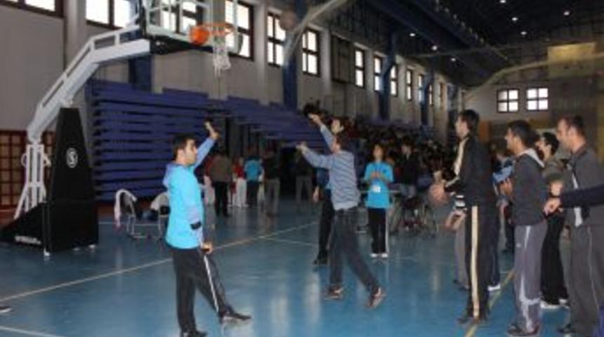Engelli sporcular festivalde h&uuml;nerlerini sergiledi