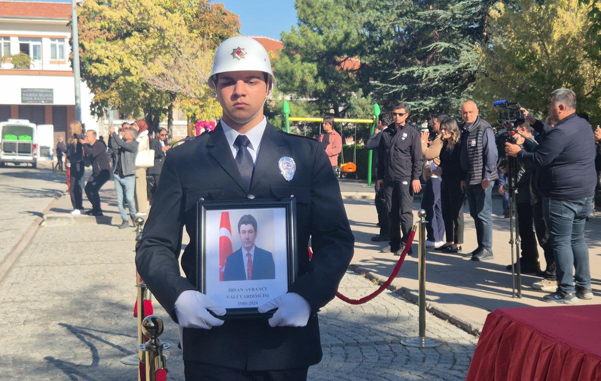 Silahla vurulmuş halde bulunmuştu! Vali Aktaş tan kahreden s&ouml;zler: "Son derece kırgınım, kızgınım" 2