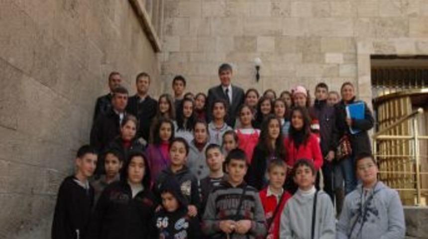 Ankara&rsquo;yı gezen &ouml;ğrenciler, Milletvekili T&uuml;rel&rsquo;i de ziyaret etti