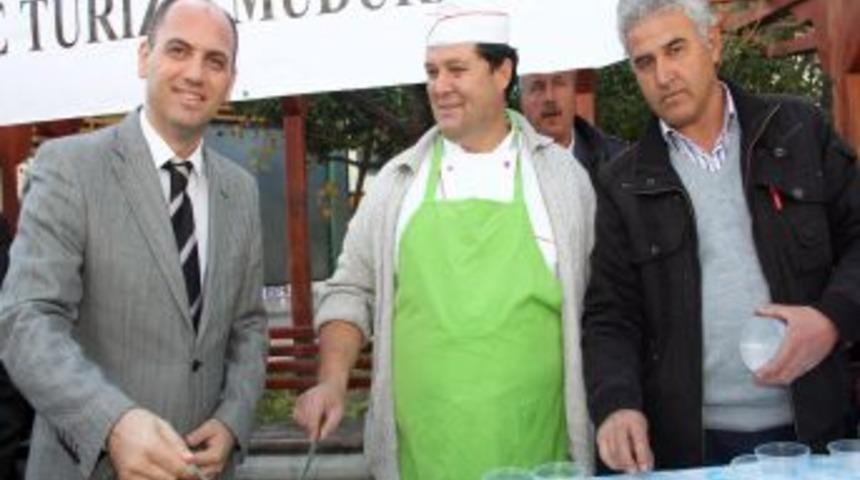 Muğla İl K&uuml;lt&uuml;r ve Turizm M&uuml;d&uuml;rl&uuml;ğ&uuml; aşure dağıttı