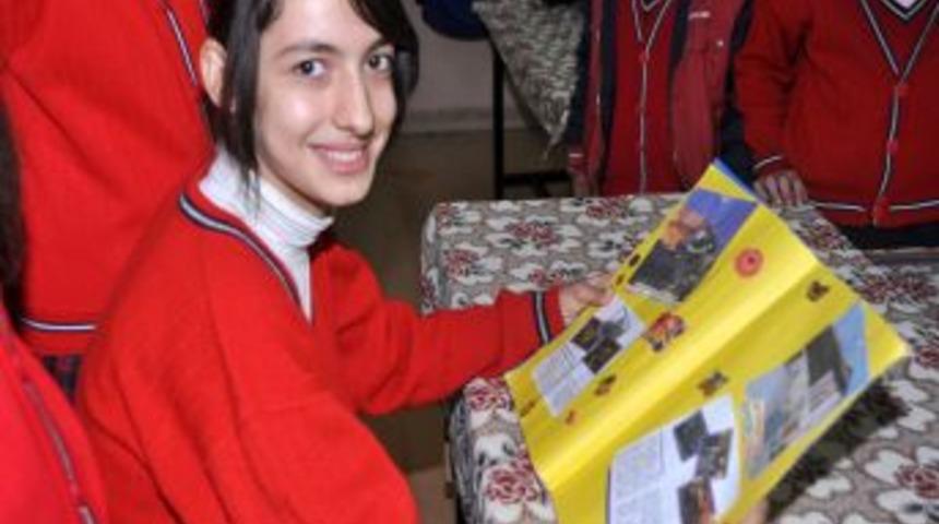 El yazısı ve kes yapıştır y&ouml;ntemiyle dergi &ccedil;ıkardılar