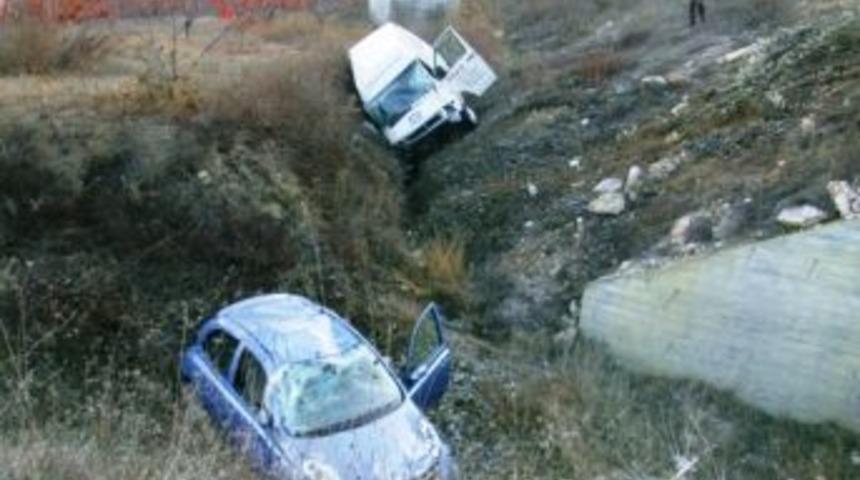 Aynı yerde 5 dakika arayla iki kaza: 3 yaralı