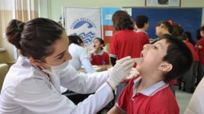 3 &Ccedil;ocuktan 2&rsquo;si dişlerini hi&ccedil; fır&ccedil;alamıyor