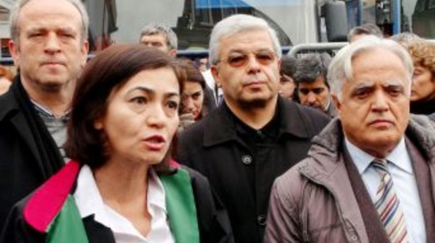 KCK tutuklularının avukatları İstanbul Barosu'nu protesto etti