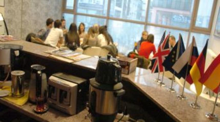 Bu kafede T&uuml;rk&ccedil;e konuşmak yasak