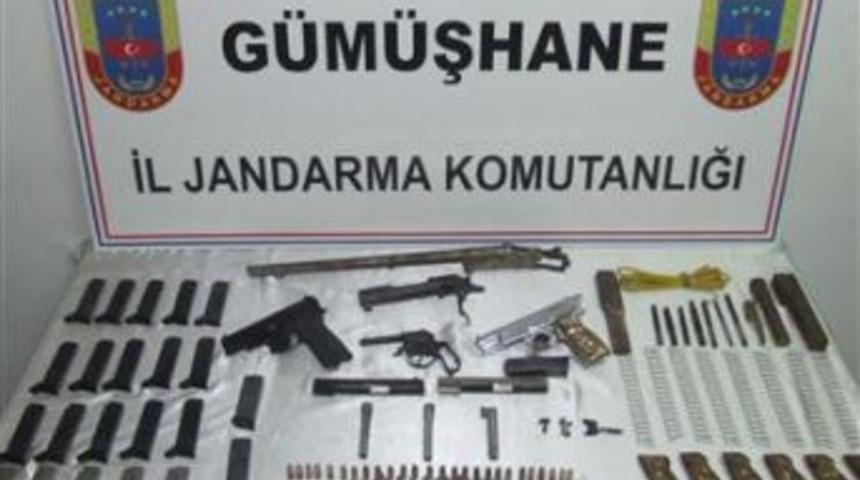 Evini silah imalathanesine d&ouml;n&uuml;şt&uuml;rd&uuml;