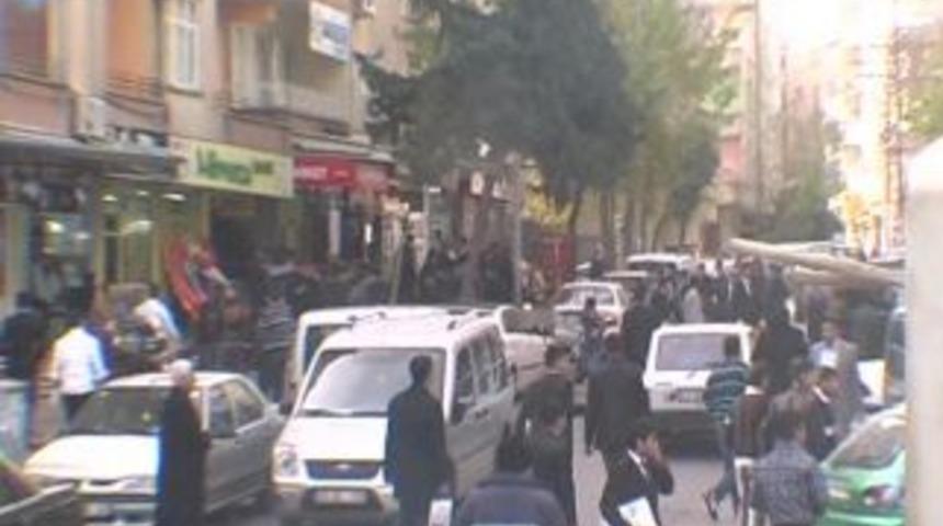 200 &ouml;ğrenci birbirine girdi