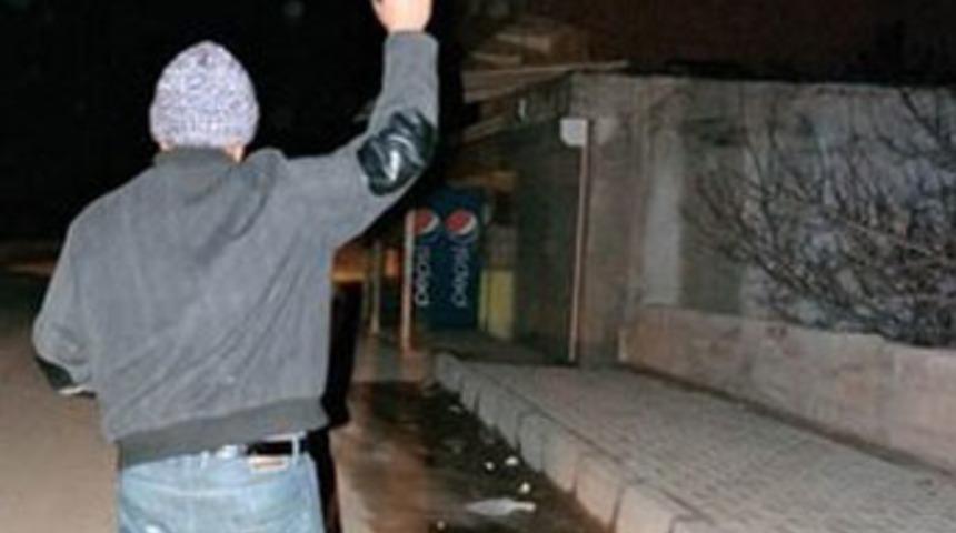 Van'da depremzede silahlandı!