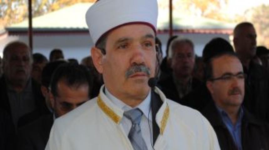 M&uuml;ft&uuml; Altun: İşaret dili &ouml;ğreticileri &ccedil;ok hayırlı bir hizmeti yerini getiriyor