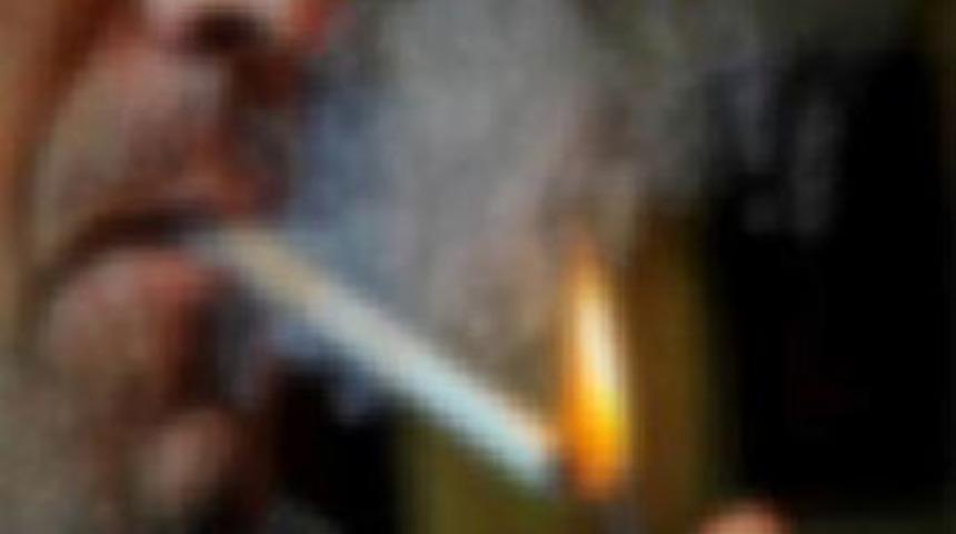 Sigara isteyen iş arkadaşını &ouml;ld&uuml;rd&uuml;