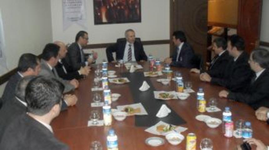 Vali Ata: İş d&uuml;nyasına katkı sağlayan STK&rsquo;ların &ccedil;alışmaları &ouml;nemli