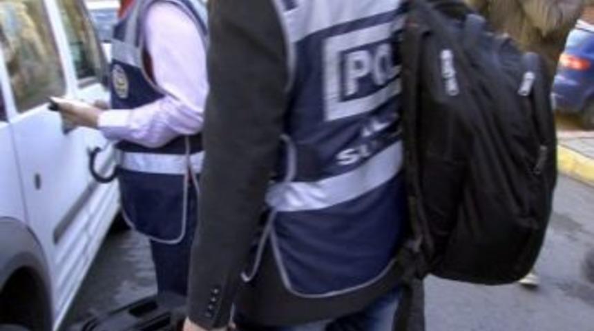 Polis, AGB şirketinde &ccedil;ok sayıda belgeye el koydu