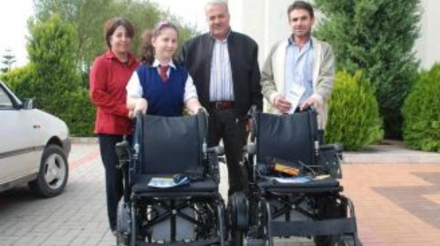 Belediye Başkanı'ndan ak&uuml;l&uuml; sandalye hediye