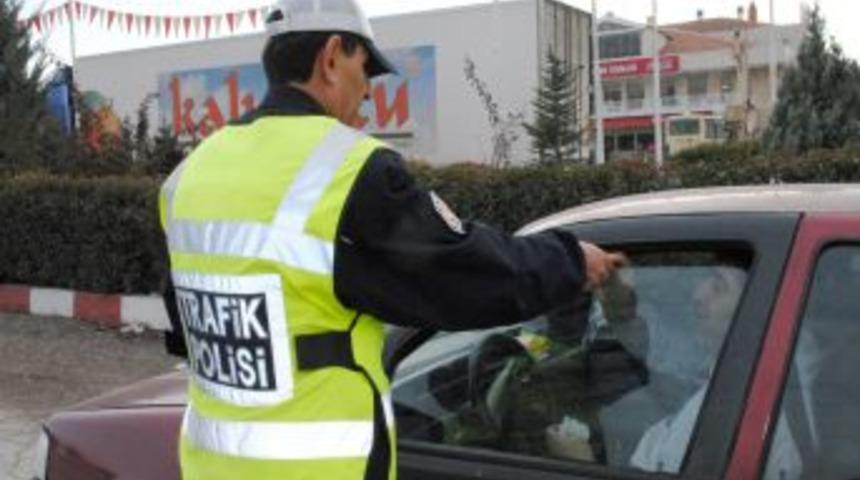 Trafik ekipleri, emniyet kemeri kontrollerini artırdı