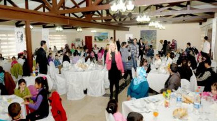 Sosyal Hizmetler Eğitim ve Yardım Vakfı'ndan yoksul ailelere yemek