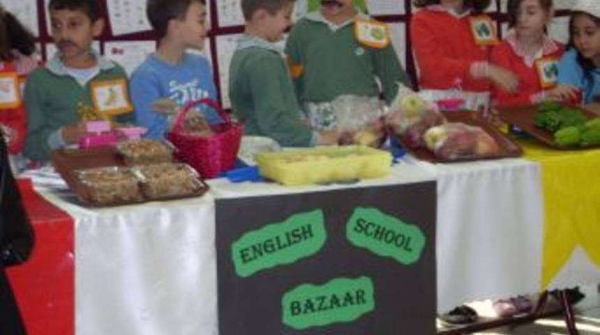 &Ouml;ğrenciler velilerine İngilizce yiyecek sattı