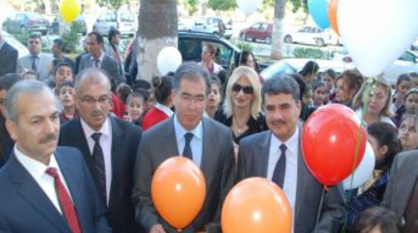 'Her &ccedil;ocuk haklarıyla doğar' sergisi a&ccedil;ıldı