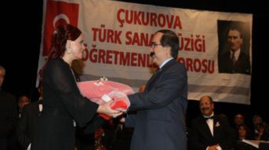 &Ouml;ğretmenler korosu unutulmayan şarkıları seslendirdi