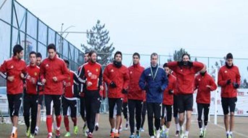 Eskişehirspor Teknik Direkt&ouml;r&uuml; Skibbe: Play-off&rsquo;lar i&ccedil;in kazanmalıyız