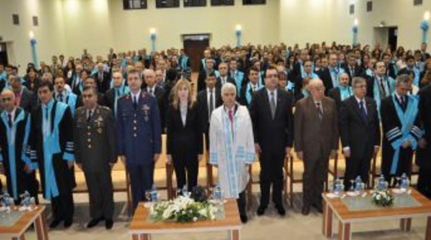 Balıkesir &Uuml;niversitesi'nde &ouml;ğretim elemanları c&uuml;bbe giydi