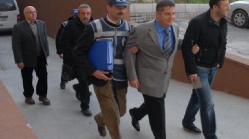 İzmir B&uuml;y&uuml;kşehir Belediyesi'ne operasyon: Zanlılardan 5'i adliyede