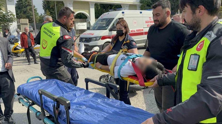 Samsun&rsquo;da otomobille &ccedil;arpışan motosikletin 17 yaşındaki s&uuml;r&uuml;c&uuml;s&uuml; yaralandı