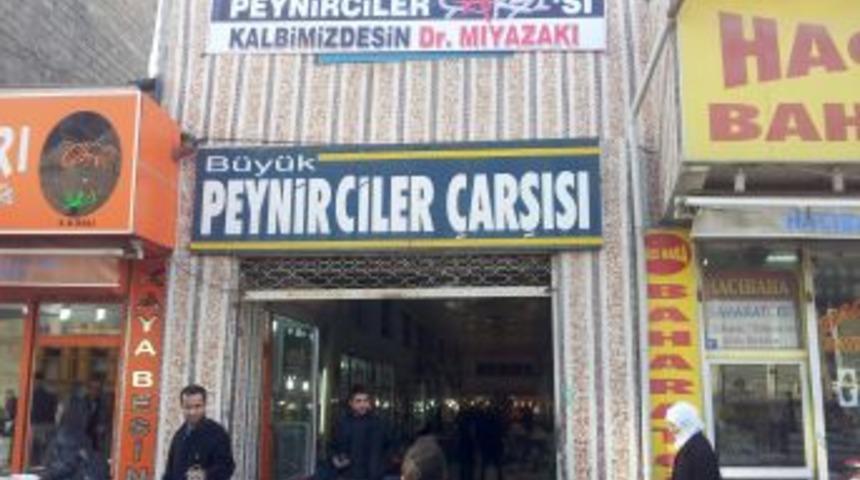 Van'daki Peynirciler &Ccedil;arşısı'ndan '&Ccedil;arşı'ya jest