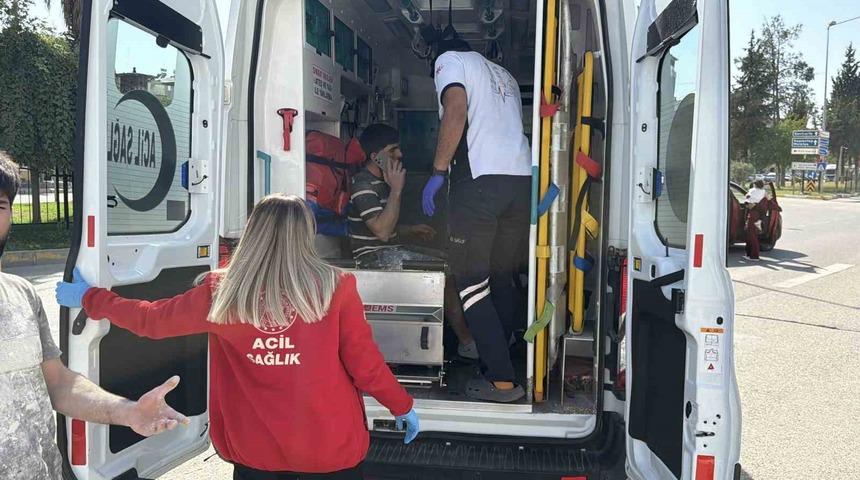 Adıyaman&rsquo;da iki kamyonet ile iki otomobil &ccedil;arpıştı: 1 yaralı