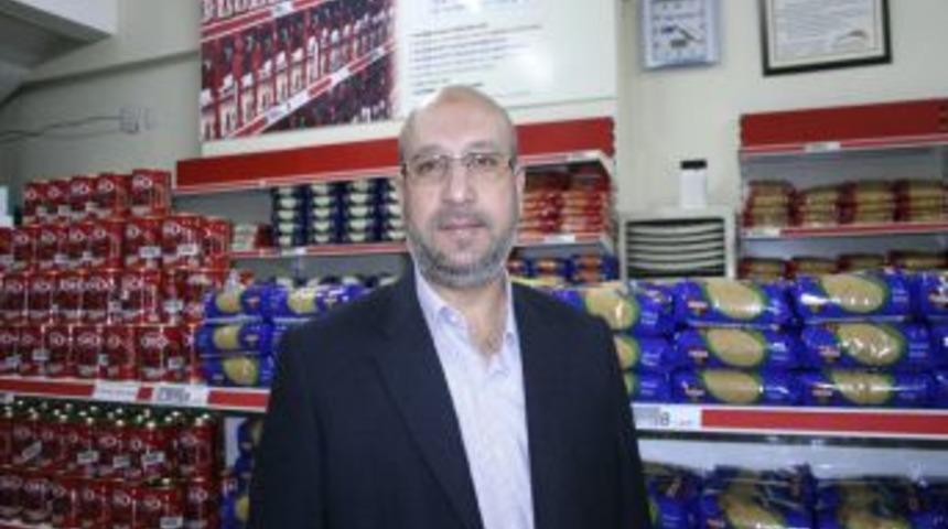 Dosteller, Adana'ya gelen depremzedelerin ihtiya&ccedil;larını karşılıyor