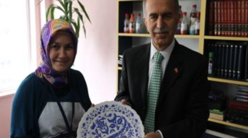 Vali Harput&rsquo;tan işitme engelli ebru kursiyerlerine destek