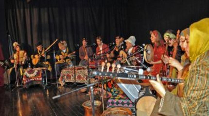 Engellilere m&uuml;zikle terapi