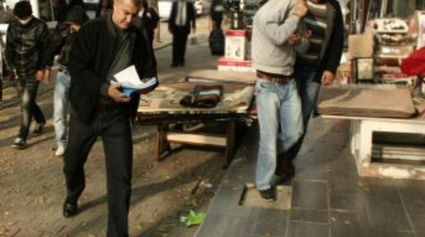 Hırsızlar cenazede de boş durmadı